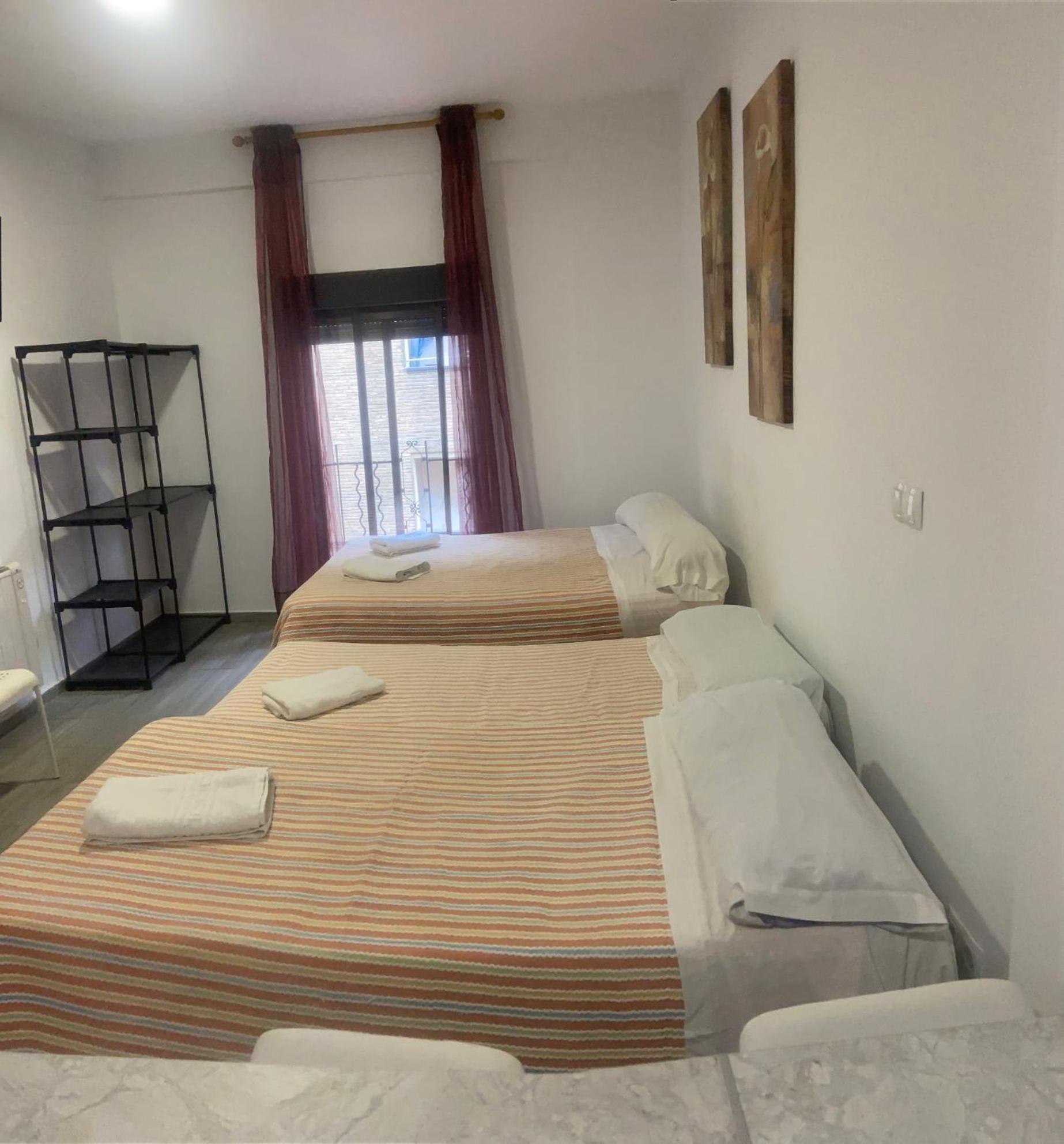 Habitaciones Familiares Con Bano Privado Lf - Sin Ascensor Saragozza Esterno foto
